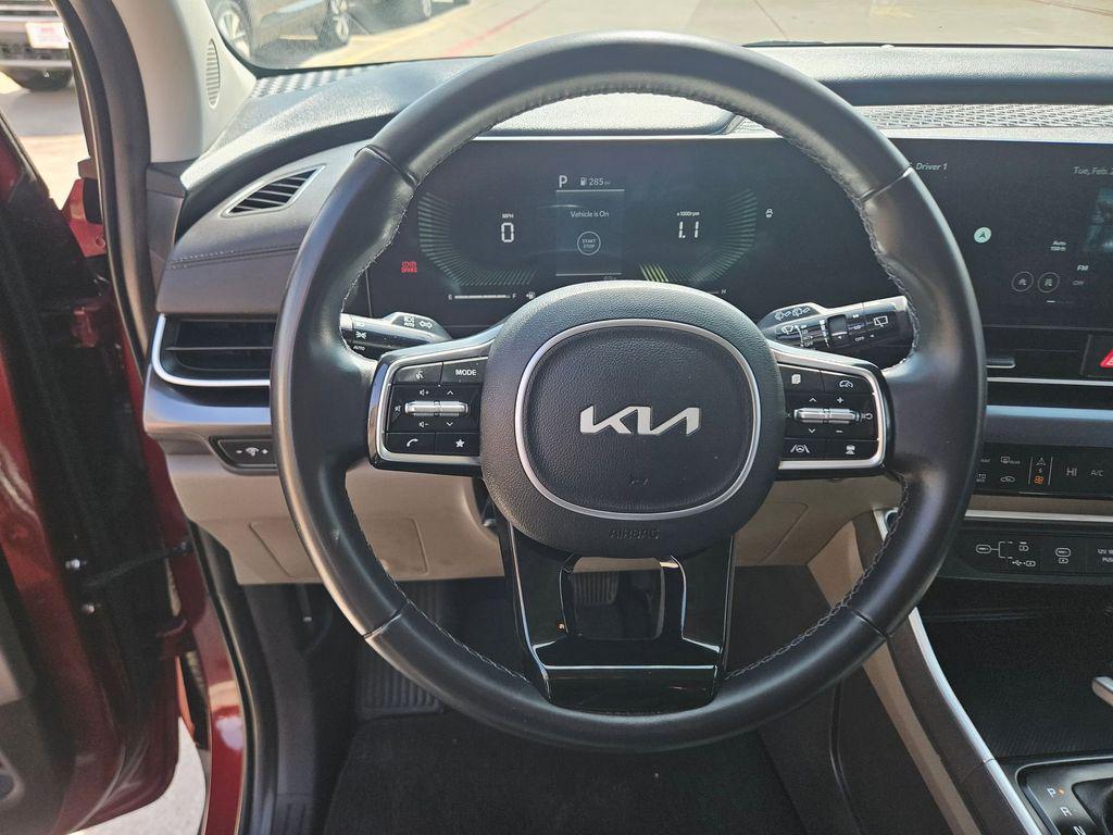 used 2025 Kia Carnival car, priced at $31,889