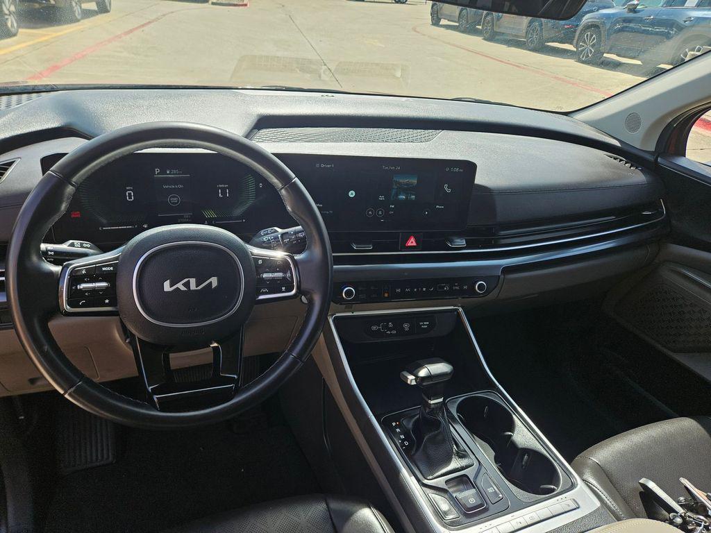 used 2025 Kia Carnival car, priced at $31,889