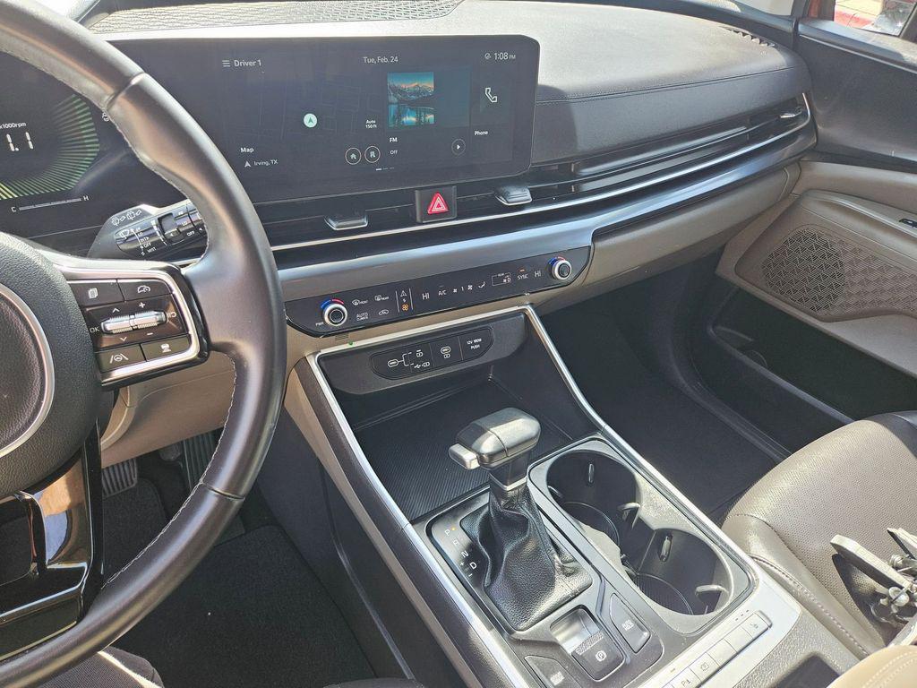 used 2025 Kia Carnival car, priced at $31,889