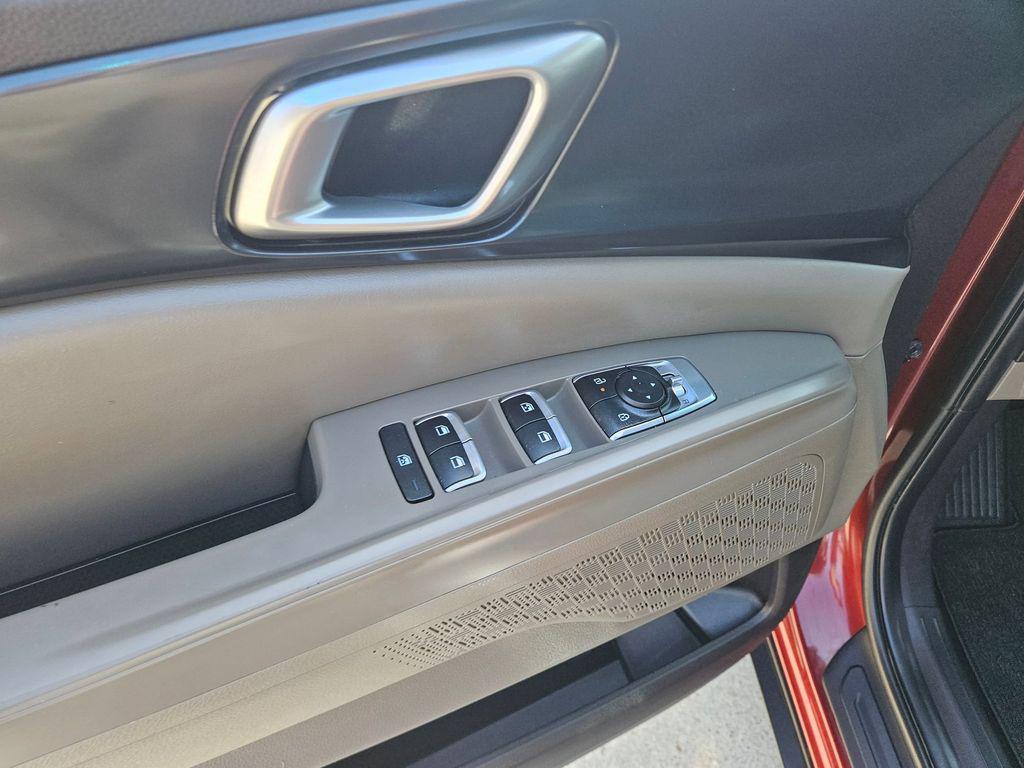 used 2025 Kia Carnival car, priced at $31,889