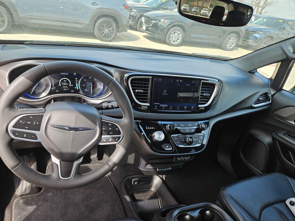 used 2025 Chrysler Pacifica car, priced at $29,639