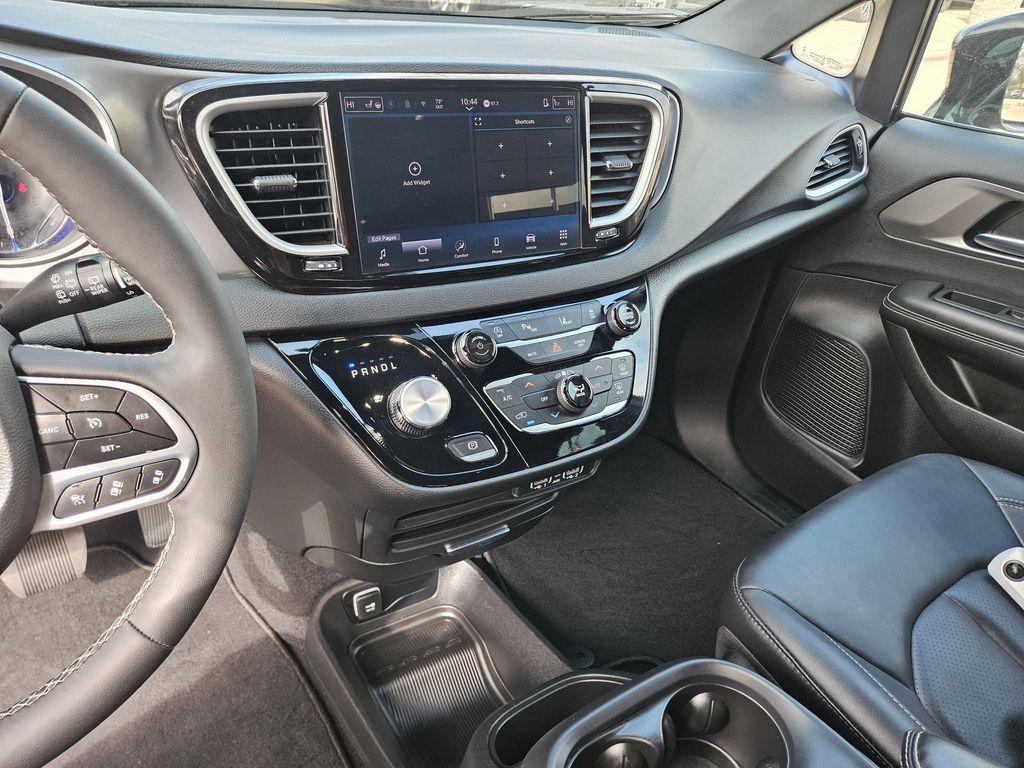 used 2025 Chrysler Pacifica car, priced at $29,639