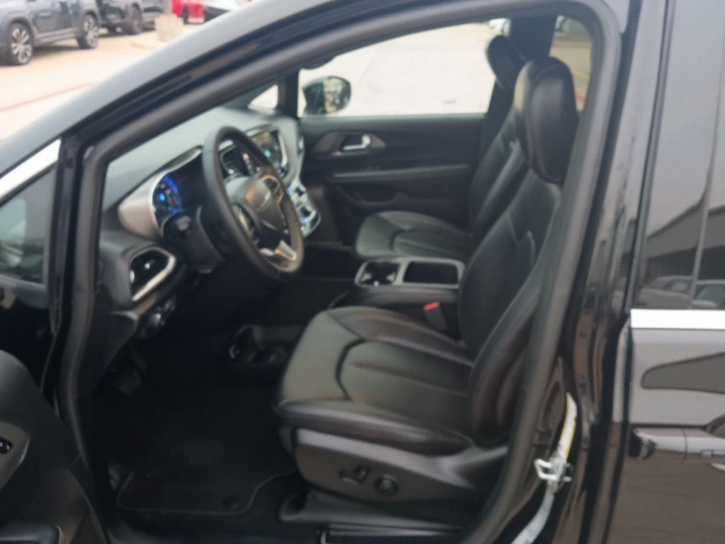 used 2025 Chrysler Pacifica car, priced at $29,499