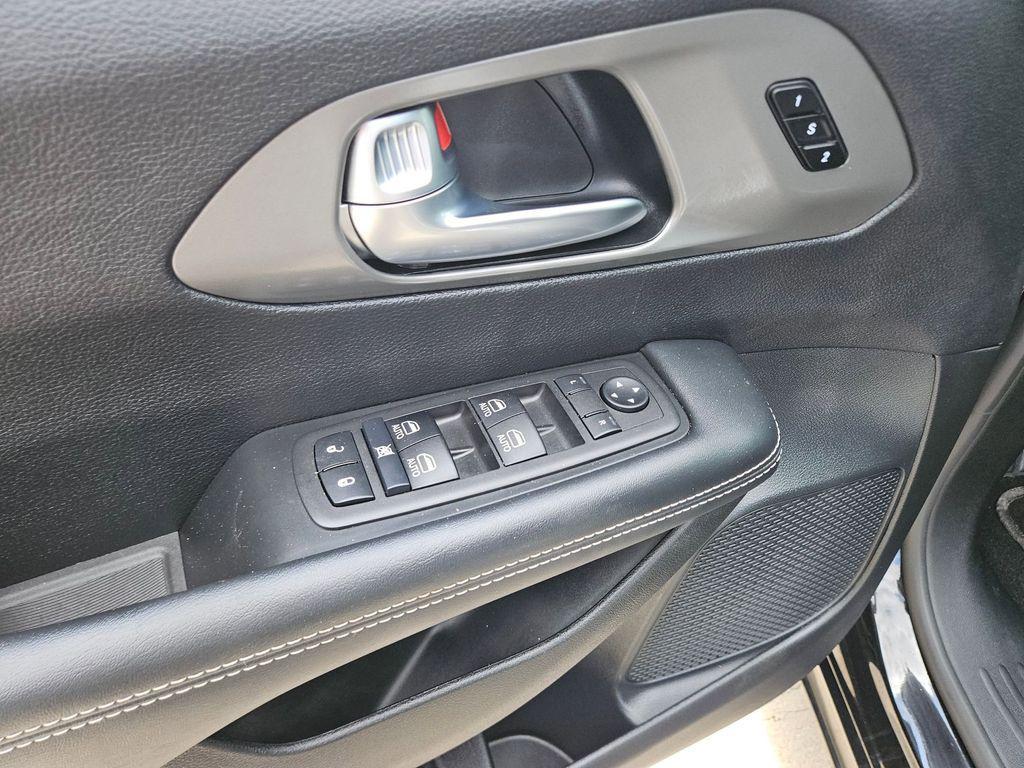 used 2025 Chrysler Pacifica car, priced at $29,899