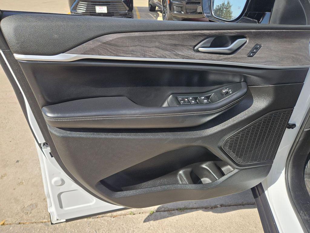 used 2024 Jeep Grand Cherokee L car, priced at $31,499