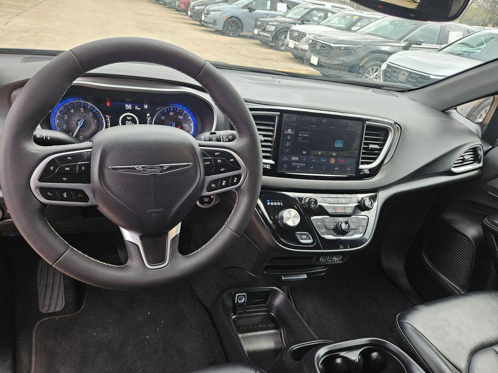 used 2025 Chrysler Pacifica car, priced at $26,899