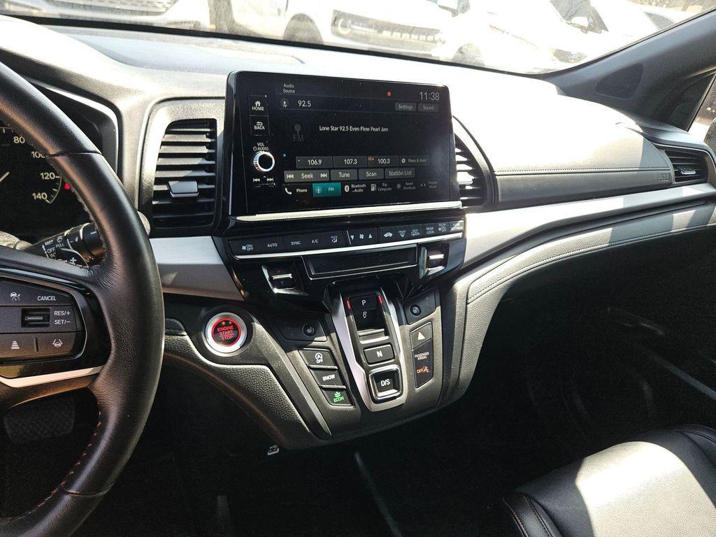 used 2025 Honda Odyssey car, priced at $36,219