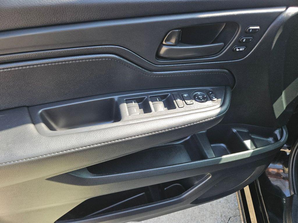 used 2025 Honda Odyssey car, priced at $36,219