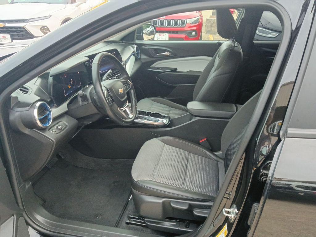 used 2025 Chevrolet Trax car, priced at $17,899