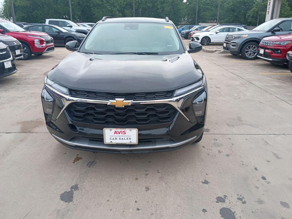 used 2025 Chevrolet Trax car, priced at $17,899
