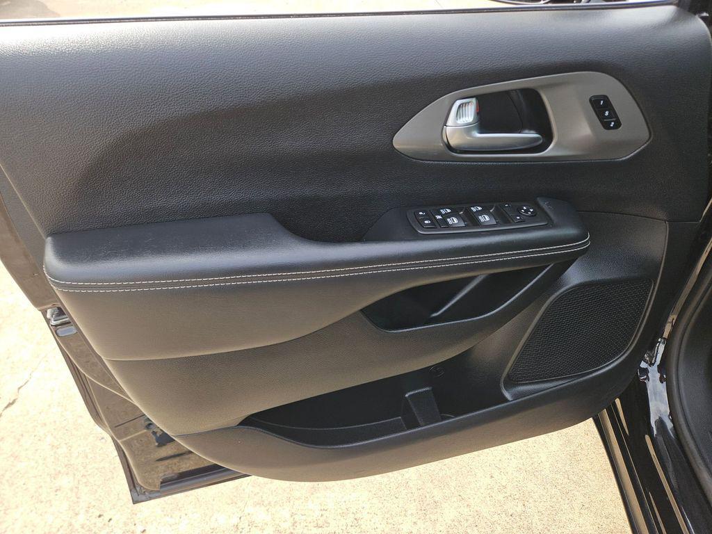 used 2025 Chrysler Pacifica car, priced at $29,899