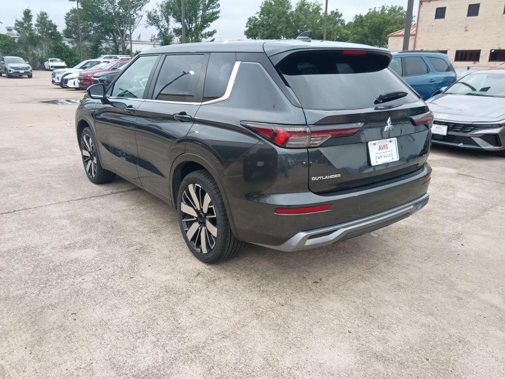 used 2025 Mitsubishi Outlander car, priced at $23,489
