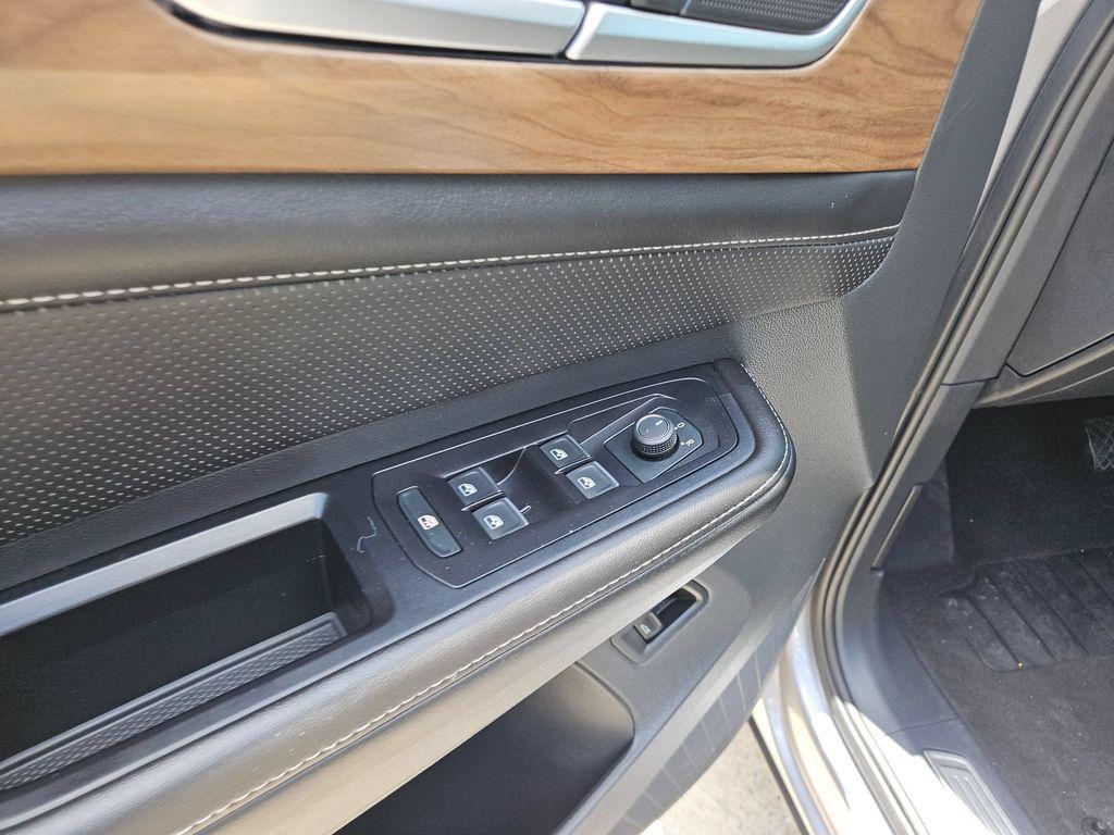 used 2025 Volkswagen Atlas car, priced at $28,004