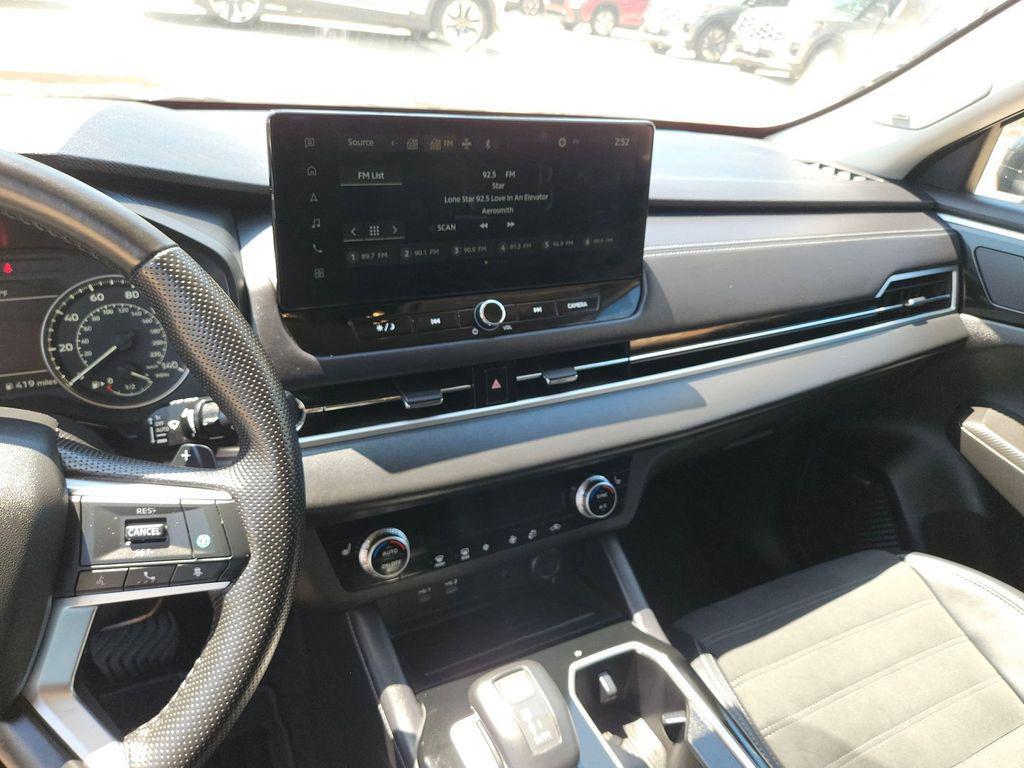 used 2025 Mitsubishi Outlander car, priced at $24,699