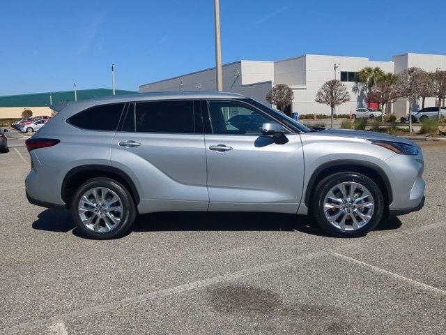 used 2022 Toyota Highlander car, priced at $34,977