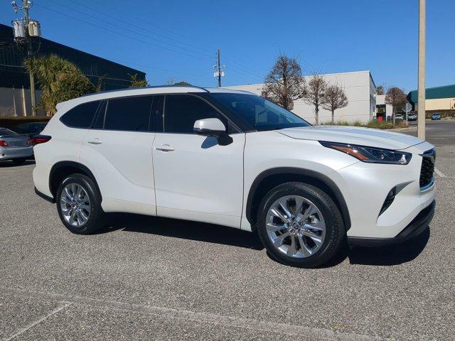 used 2023 Toyota Highlander car, priced at $35,977