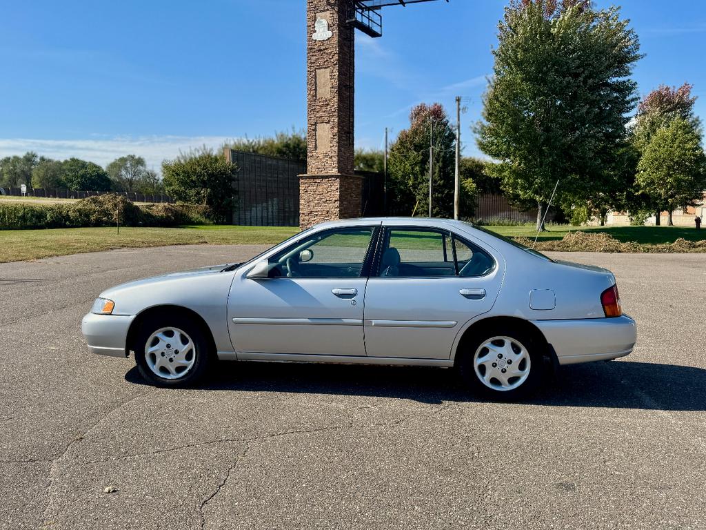 1998 Silver Nissan Altima