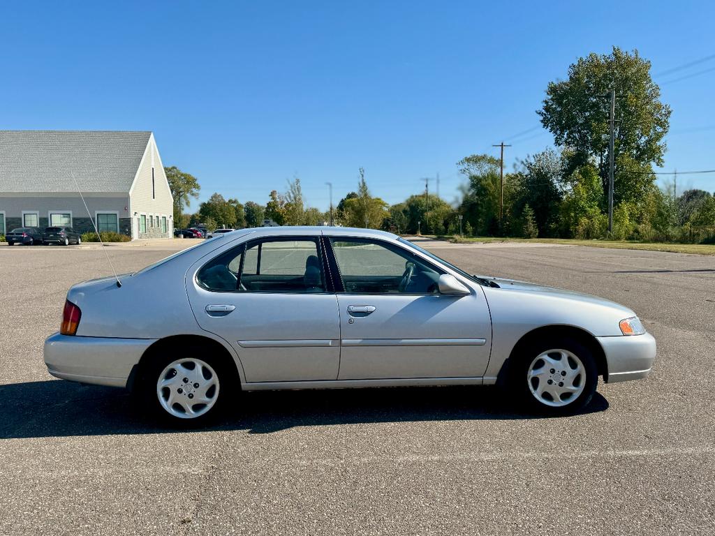 1998 Silver Nissan Altima