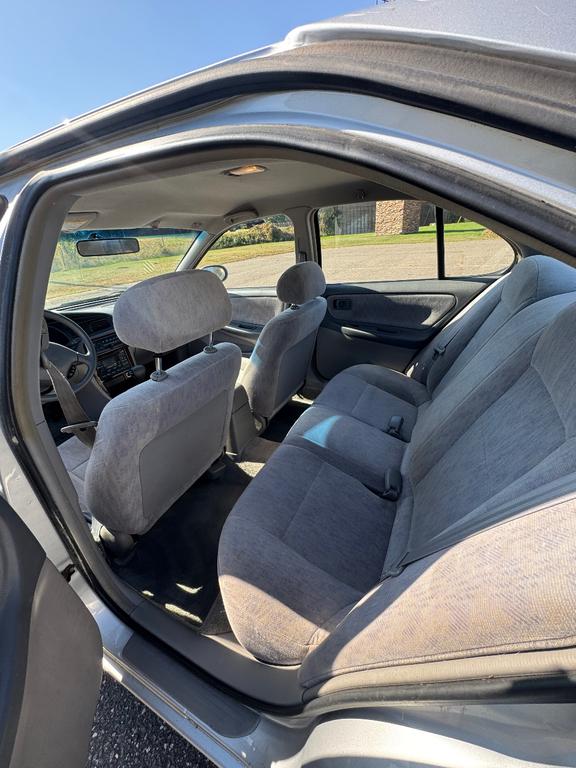 1998 Silver Nissan Altima