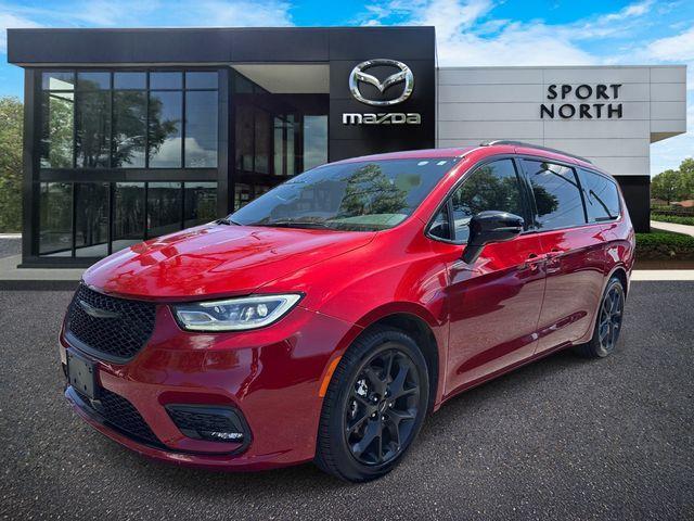 used 2025 Chrysler Pacifica car, priced at $34,933