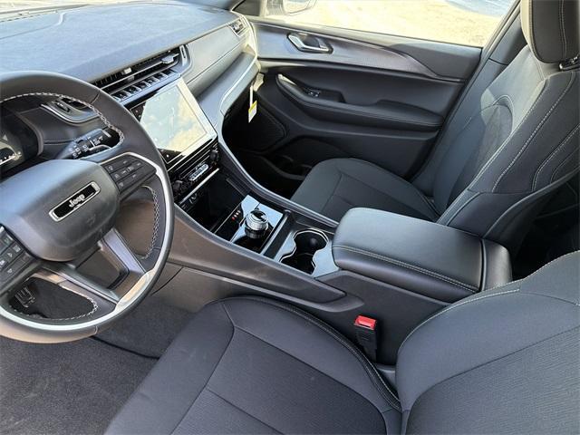 new 2025 Jeep Grand Cherokee car, priced at $32,792