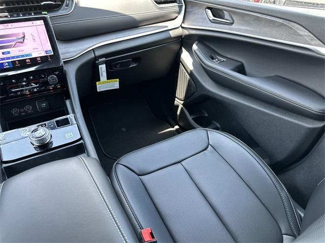 new 2025 Jeep Grand Cherokee car, priced at $41,574