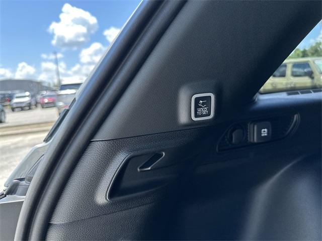 new 2025 Jeep Grand Cherokee car, priced at $41,574