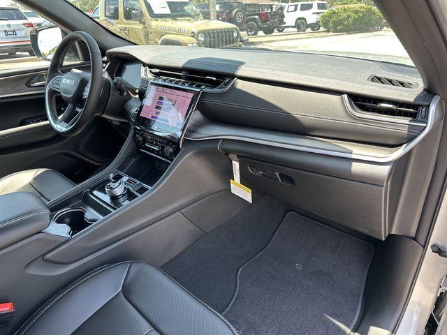 new 2025 Jeep Grand Cherokee car, priced at $41,574