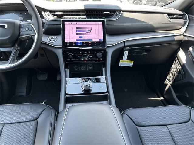 new 2025 Jeep Grand Cherokee car, priced at $41,574