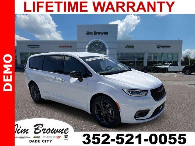 new 2026 Chrysler Pacifica car, priced at $39,397