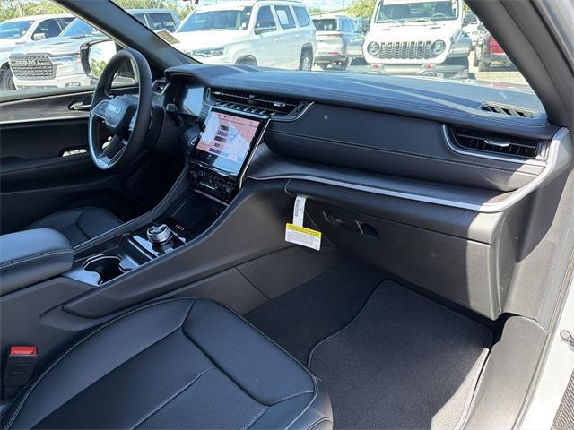 new 2025 Jeep Grand Cherokee car, priced at $43,574