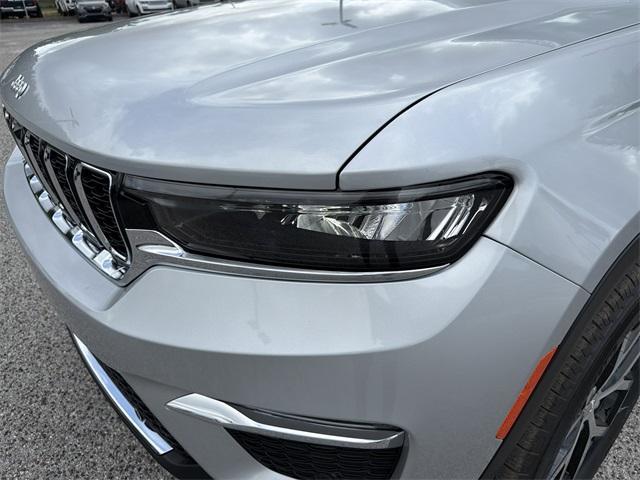 new 2025 Jeep Grand Cherokee car, priced at $42,199