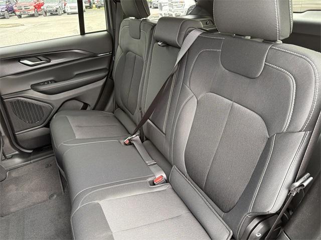 new 2025 Jeep Grand Cherokee car, priced at $34,084