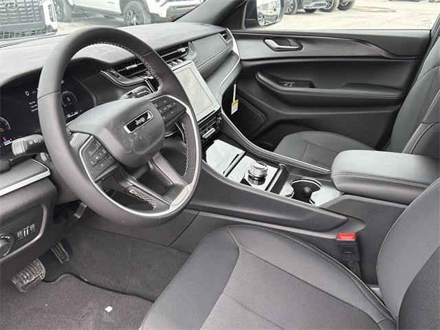 new 2025 Jeep Grand Cherokee car, priced at $34,084