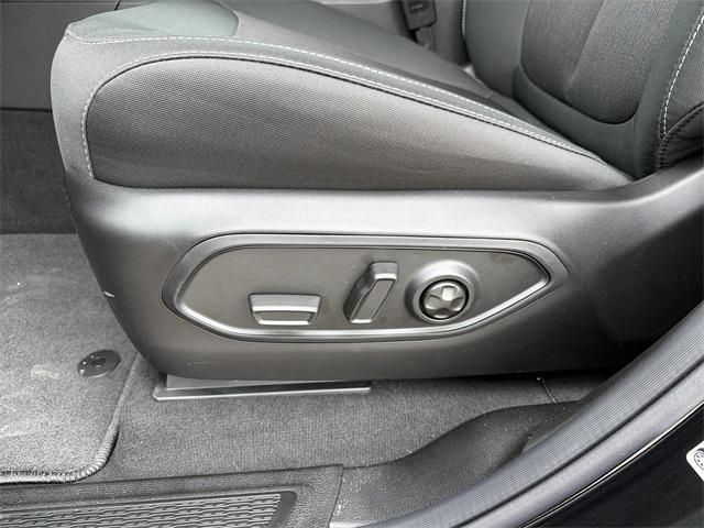 new 2025 Jeep Grand Cherokee car, priced at $34,084