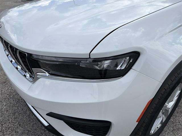 new 2025 Jeep Grand Cherokee car, priced at $34,200