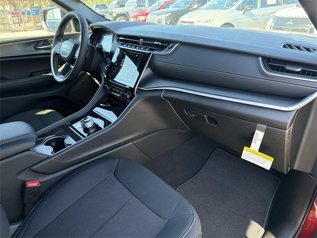 new 2025 Jeep Grand Cherokee car, priced at $33,688