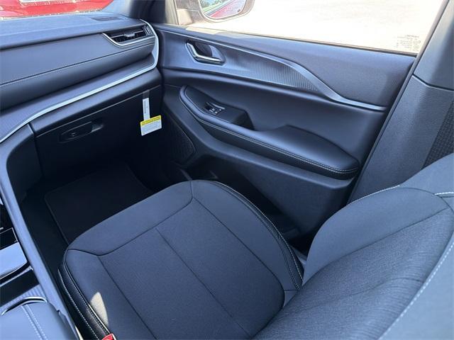 new 2025 Jeep Grand Cherokee car, priced at $33,688