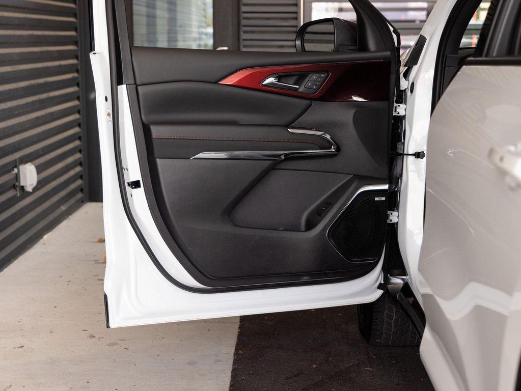 used 2025 Chevrolet Traverse car, priced at $47,491