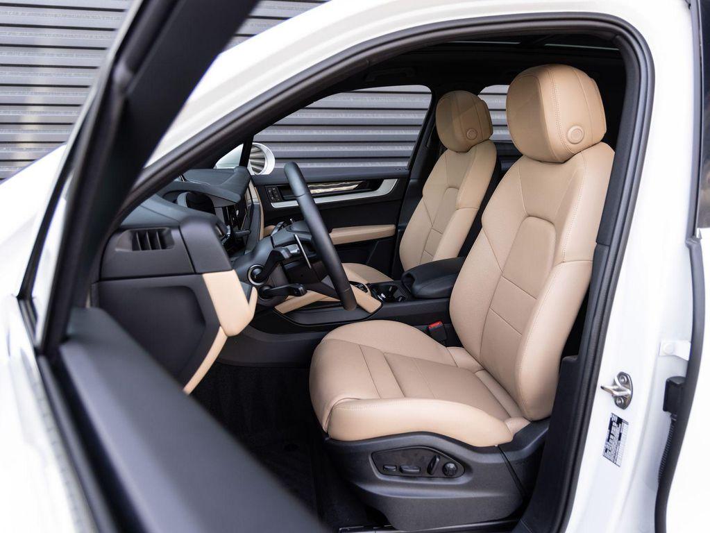 new 2025 Porsche Cayenne car, priced at $107,775