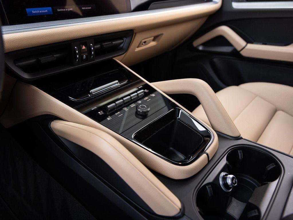 new 2025 Porsche Cayenne car, priced at $107,775