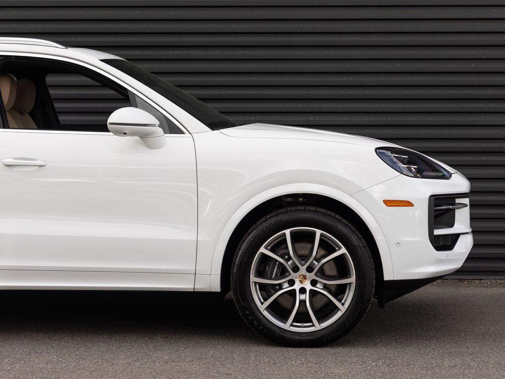 new 2025 Porsche Cayenne car, priced at $107,775