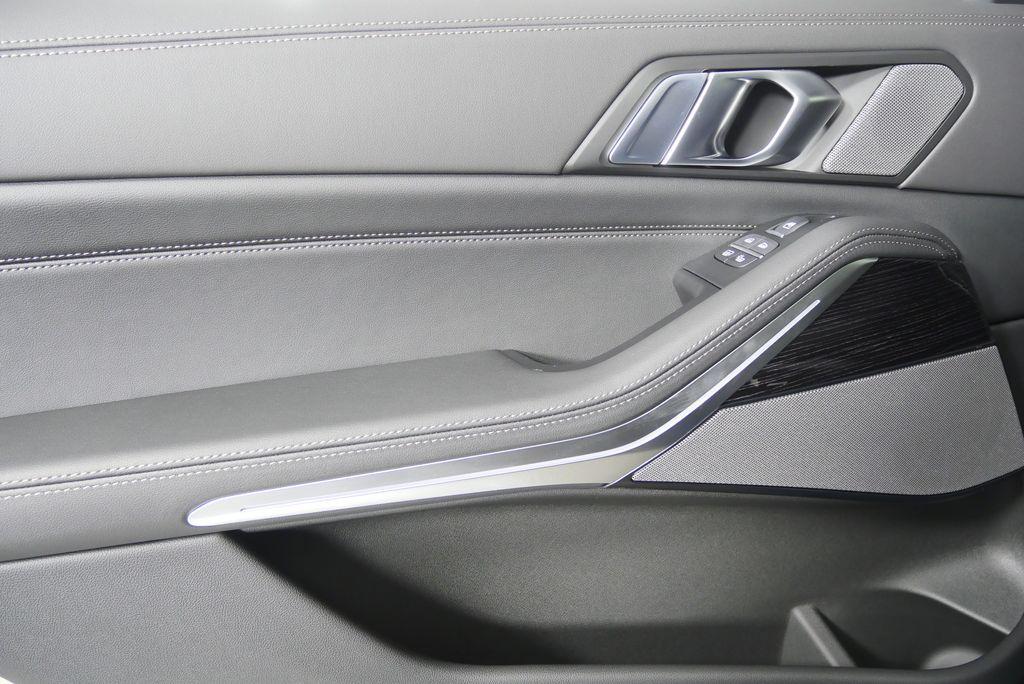 new 2027 BMW X7 car, priced at $99,598