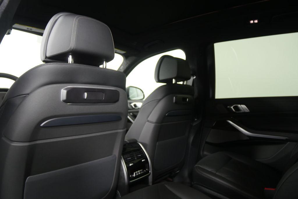 new 2027 BMW X7 car, priced at $95,930