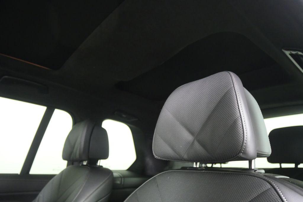 new 2027 BMW X7 car, priced at $95,930