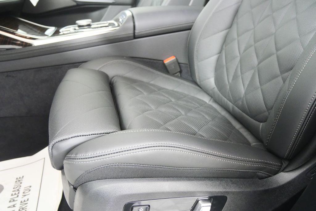 new 2027 BMW X7 car, priced at $95,930