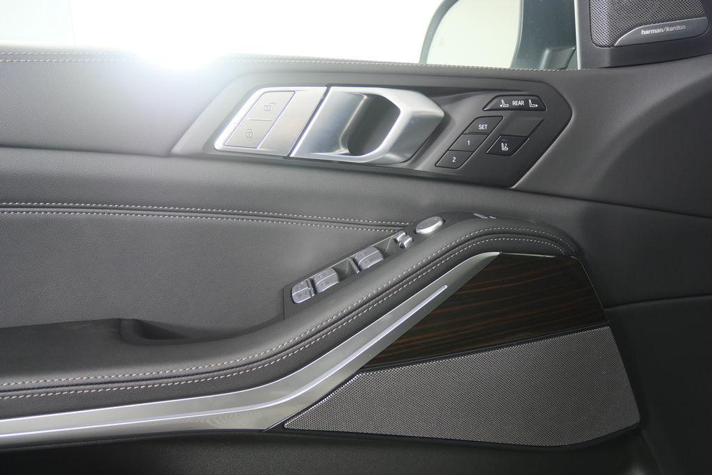 new 2027 BMW X7 car, priced at $95,930