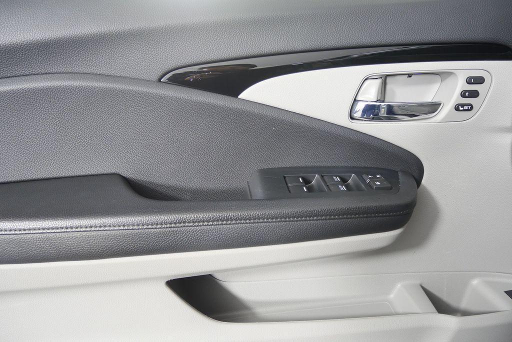 used 2022 Honda Pilot car, priced at $27,944