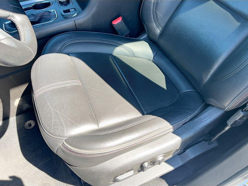 used 2022 Chevrolet Traverse car, priced at $23,800