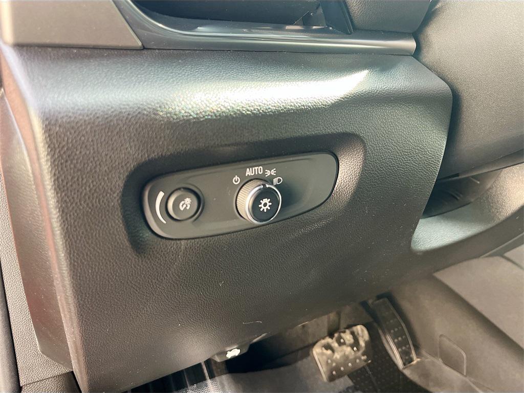 used 2022 Chevrolet Traverse car, priced at $22,600